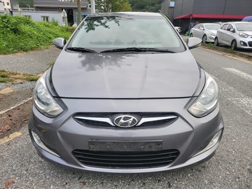 Cars: Hyundai Accent 2014