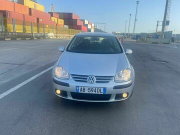 Auto: Volkswagen Golf V