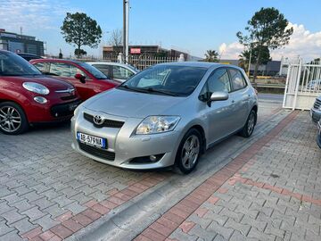 Makina: Toyota Auris gray