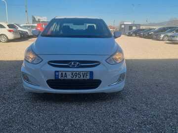 Auto: HYUNDAI ACCENT