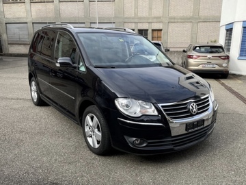Cars: Touran, Automatic. 7 Seats AB704KA