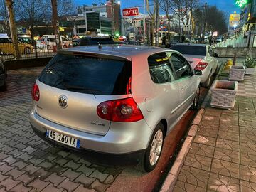 Auto: GOLF 5