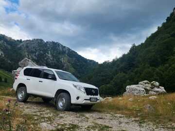 Cars: toyota land cruiser