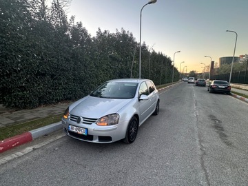 Cars: Volkswagen Golf 5 1.6