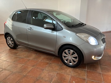 Cars: Toyota Yaris  901