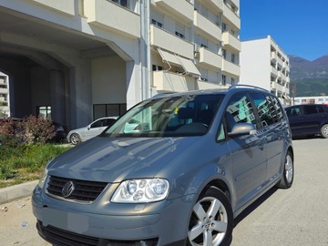 Cars: Volkswagen Touran AUTOMATIC