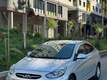Cars: Hyundai Accent