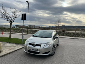 Cars: Toyota Auris 2011