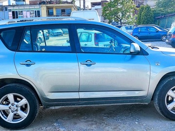 Auto: Manual Toyota Rav4 2.2 Diesel