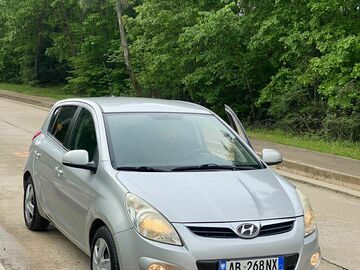 Auto: Hyundai  i20 2012
