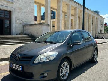 Makina: Toyota auris 10