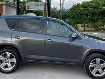 Makina: Automatic Toyota Rav4 2010