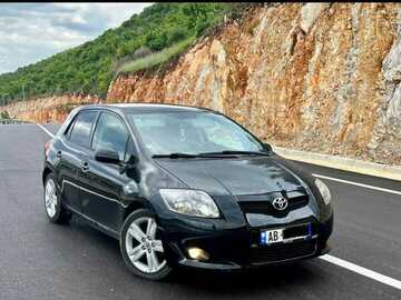 Auto: Toyota  Auris