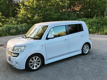 Cars: Daihatsu. Automatik