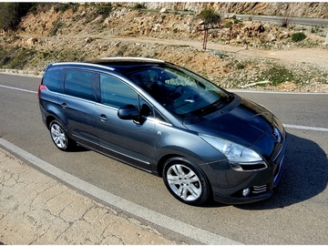 Auto: Peugeot 6+1 (AB 887 KX)