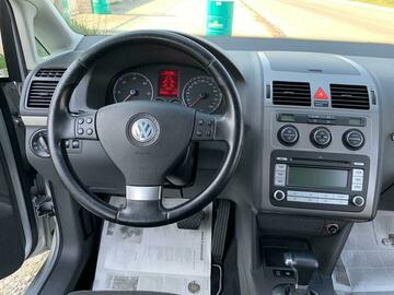 Cars: Volkswagen Touran 6+1