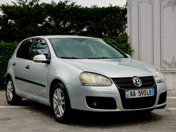 Auto: Volkswagen Golf 5