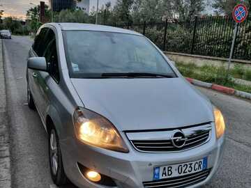 Cars: Opel zafira  7 vende