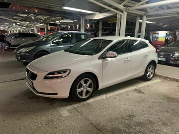 Cars: Volvo V40