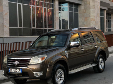Auto: Ford Everest 4x4 6 seats
