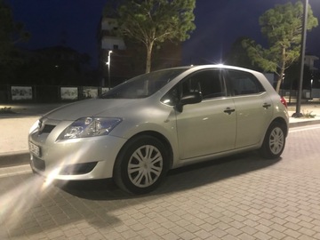 Cars: Toyota Auris 2
