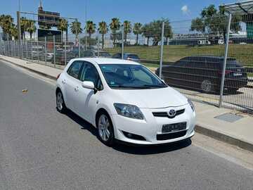 Cars: TOYOTA AURIS W