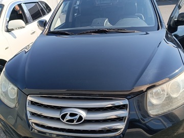 Cars: Hyundai Santa Fe black 