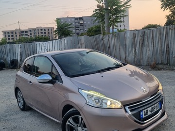 Cars: Peugeot 208 
