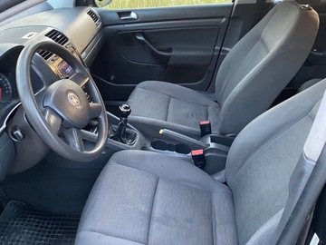 Cars: Volkswagen Golf 5