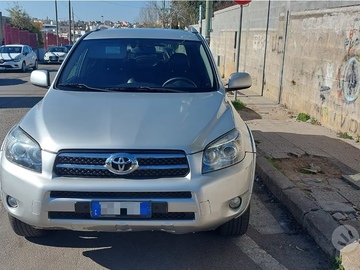 Makina: Toyota Rav 4