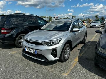 Cars: Kia Stonic Automatic Silver