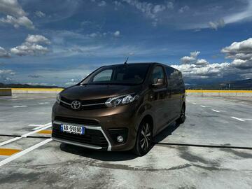 Cars: Toyota Proace 7+1