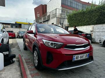 Cars: Kia Stonic Automatic Red