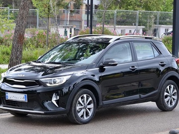 Cars: Kia Stonic Urban Black