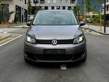 Cars: Volkswagen Touran (Gri)