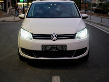 Cars: Volkswagen Touran (Bardhe)