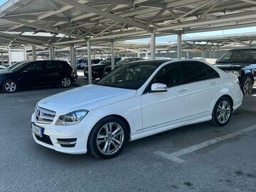 Cars: Benz Mercedes class 220