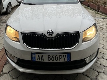 Cars: Skoda Octavia White Manual