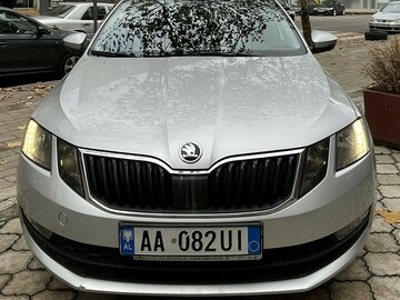 Makina: Silver Skoda Octavia  Manual 082