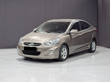 Cars: HYUNDAI ACCENT (R) 