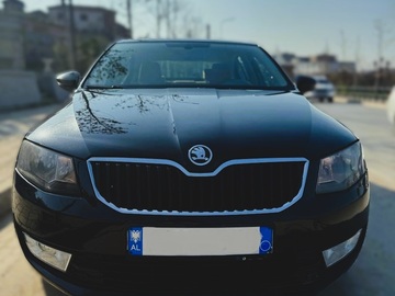 Cars: Automatic Skoda Octavia 2015