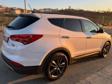 Cars: Hyundai Santa Fe 4x4 7 Seater