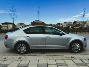 Makina: 2018 Silver Skoda Octavia  Manual UH