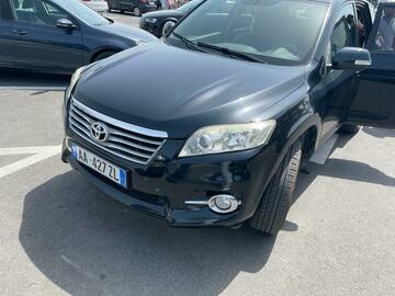 Cars: Rav4 4x4  facelift Excellent condition