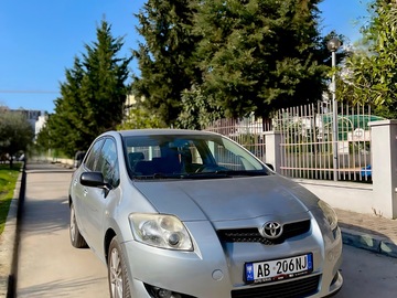 Cars: Toyota Auris