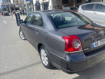 Auto: Toyota Avensis