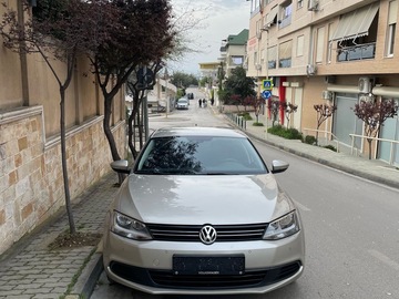 Cars: Volkswagen jetta  2013 1.6 nafte  Automat super economoc