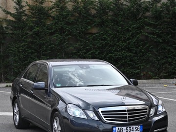 Cars: Mercedez benz E Class 220