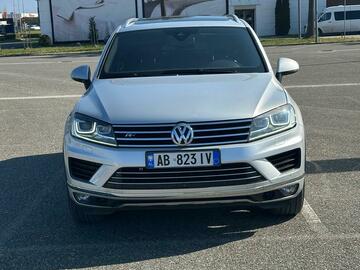 Cars: VOLKSWAGEN TUAREG