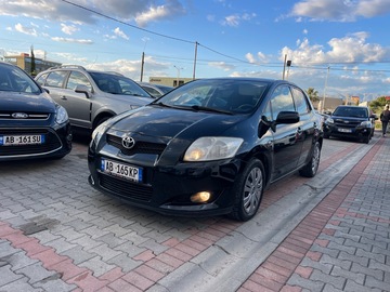 Makina: Toyota Auris black 